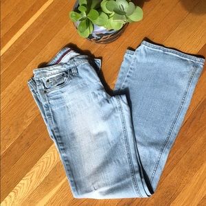 Refuge size 11 distressed light blue jean